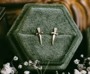 0.25CTW NATURAL DIAMOND DAGGER EARRINGS