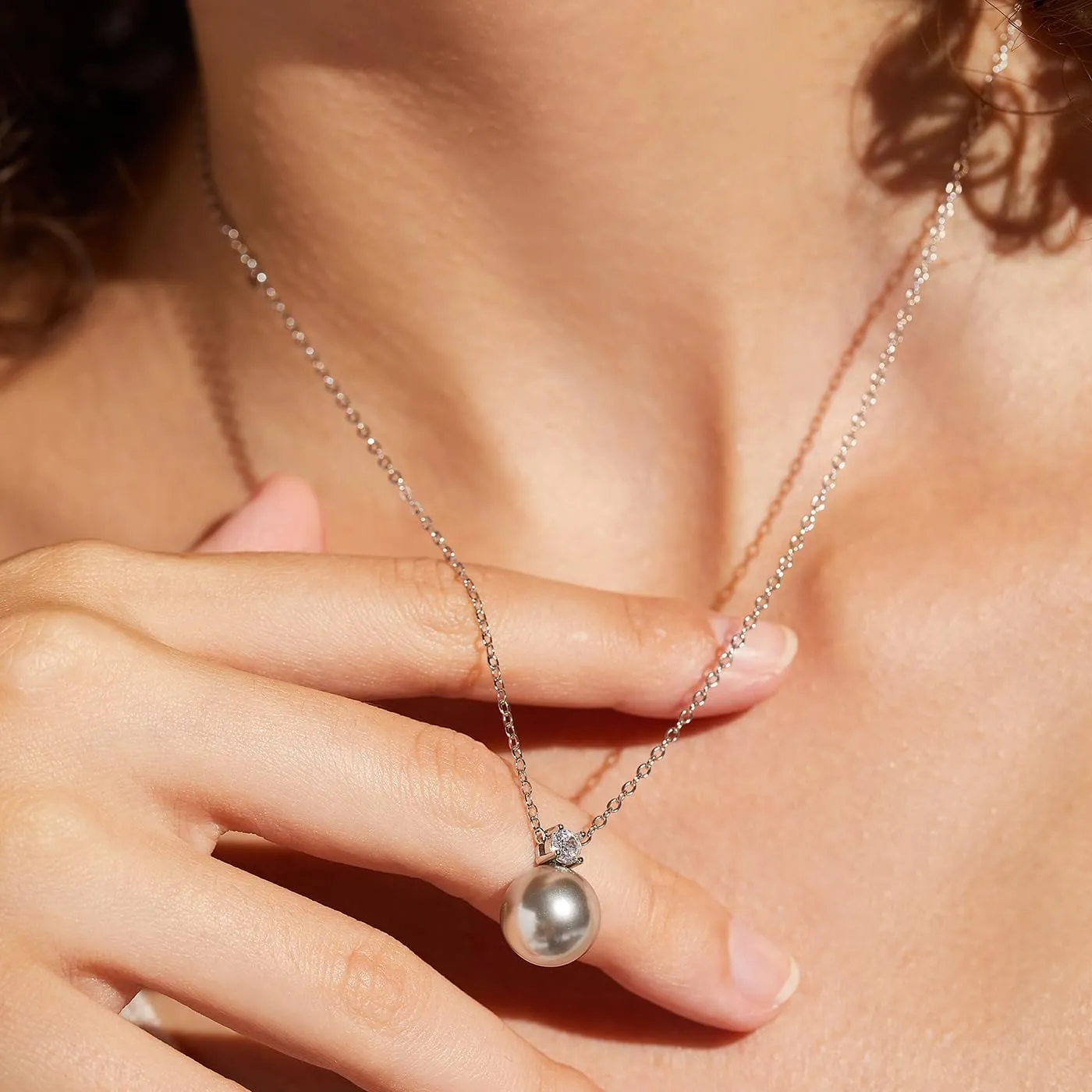14K Gold Plated Crystal Pendant Necklace Cubic Zirconia Pendant Necklaces for Women Elegant Pearl Pendant Choker Necklaces