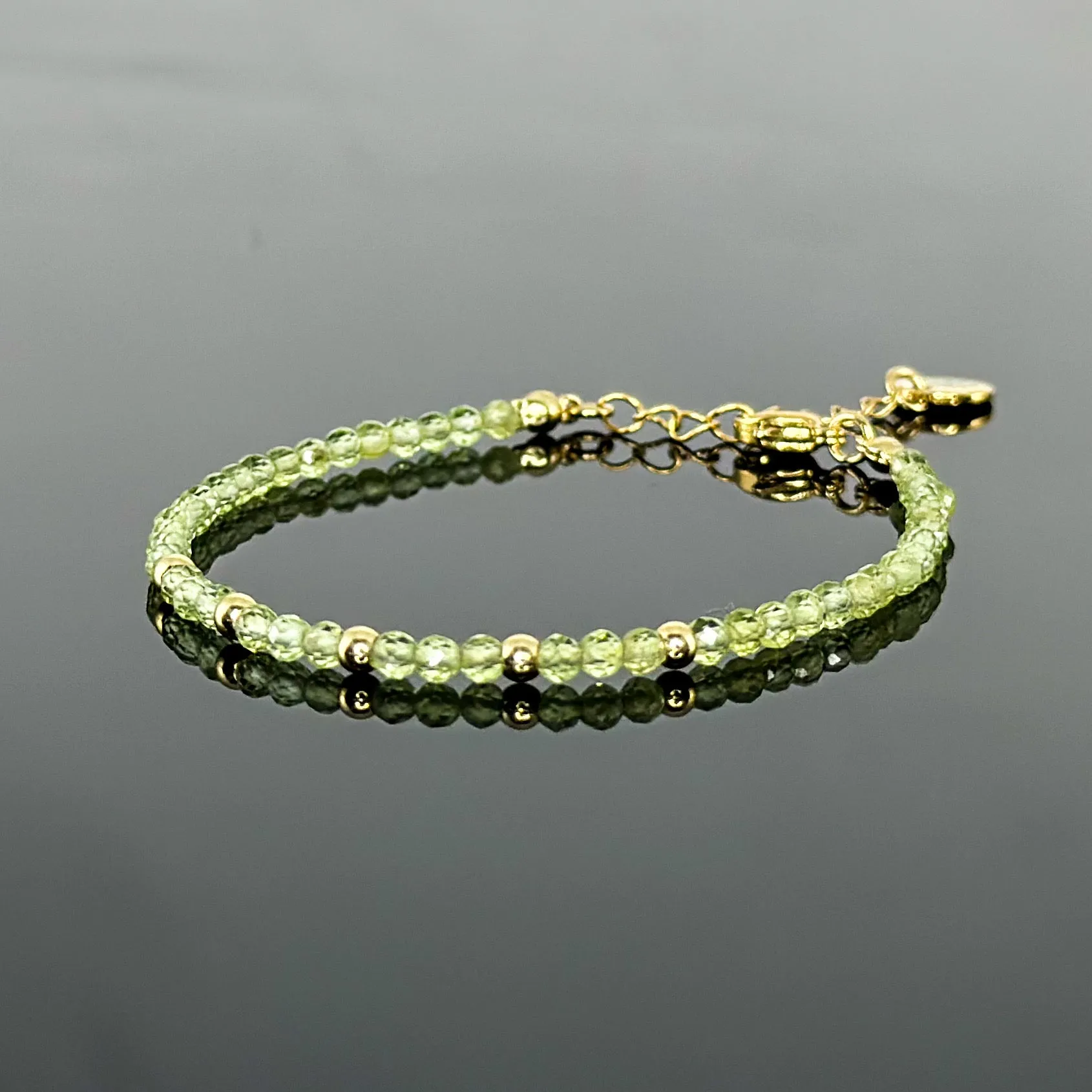 29001 Women’s Minimalist Bracelet with Peridot and Gold Plated