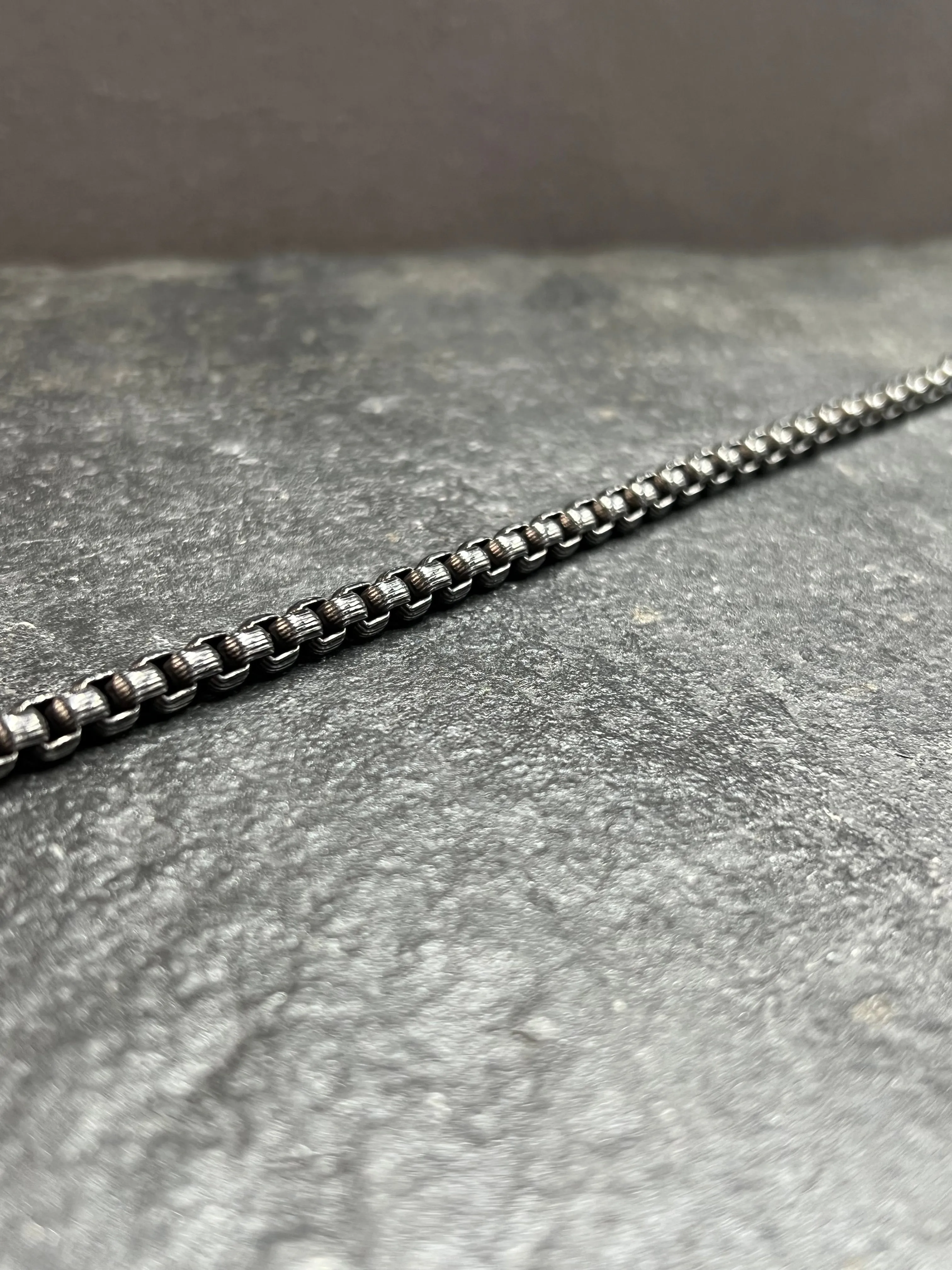 6mm Textured box chain bracelet in Stainless steel oxidized finish