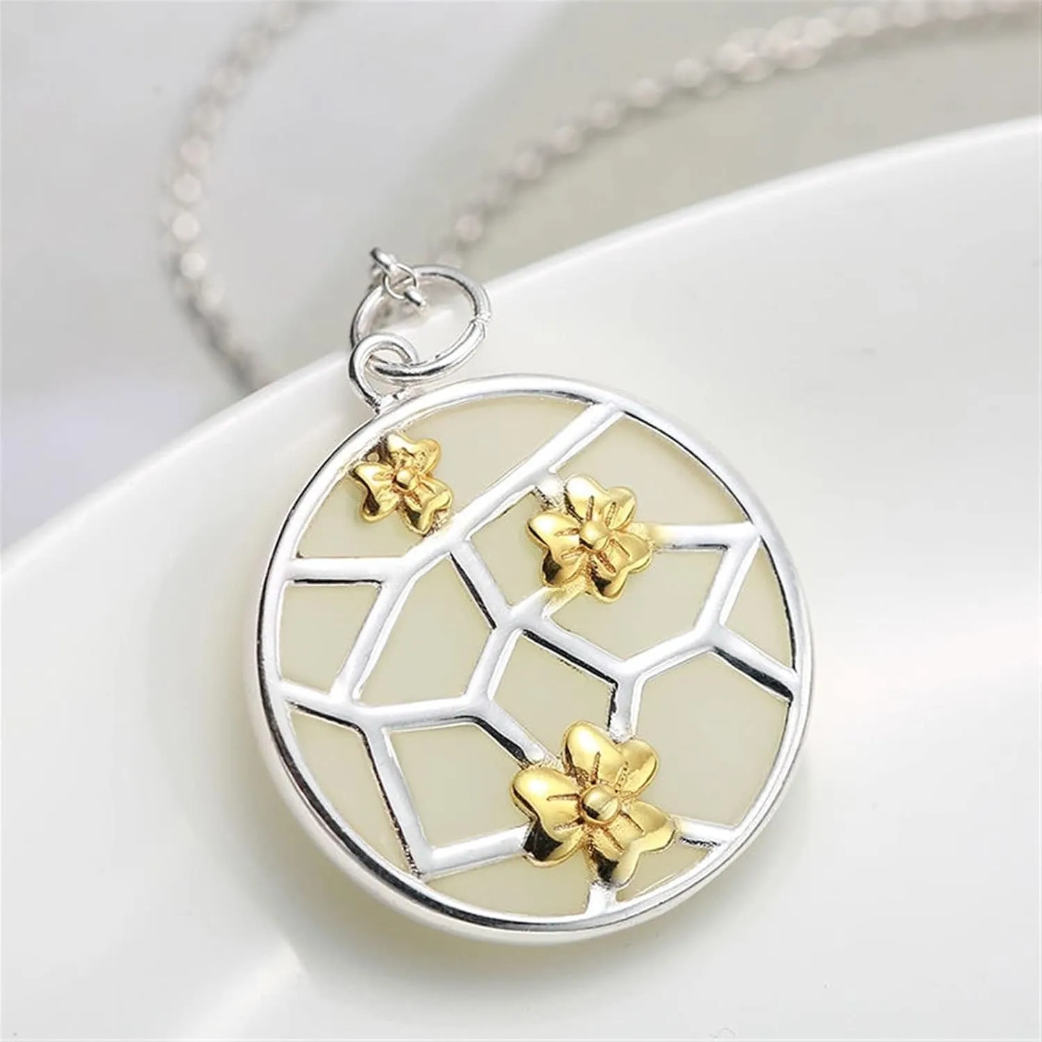 Blossom Round Pendant Necklace Niche Design Light Luxury Geometric Shape Women Jewelry 1Pcs