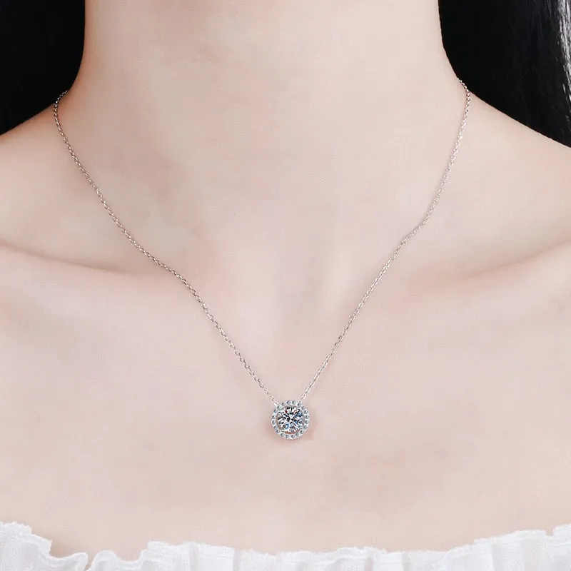Certified Moissanite 0.5-2CT VVS Brilliant Moissanite Diamond Halo Pendent