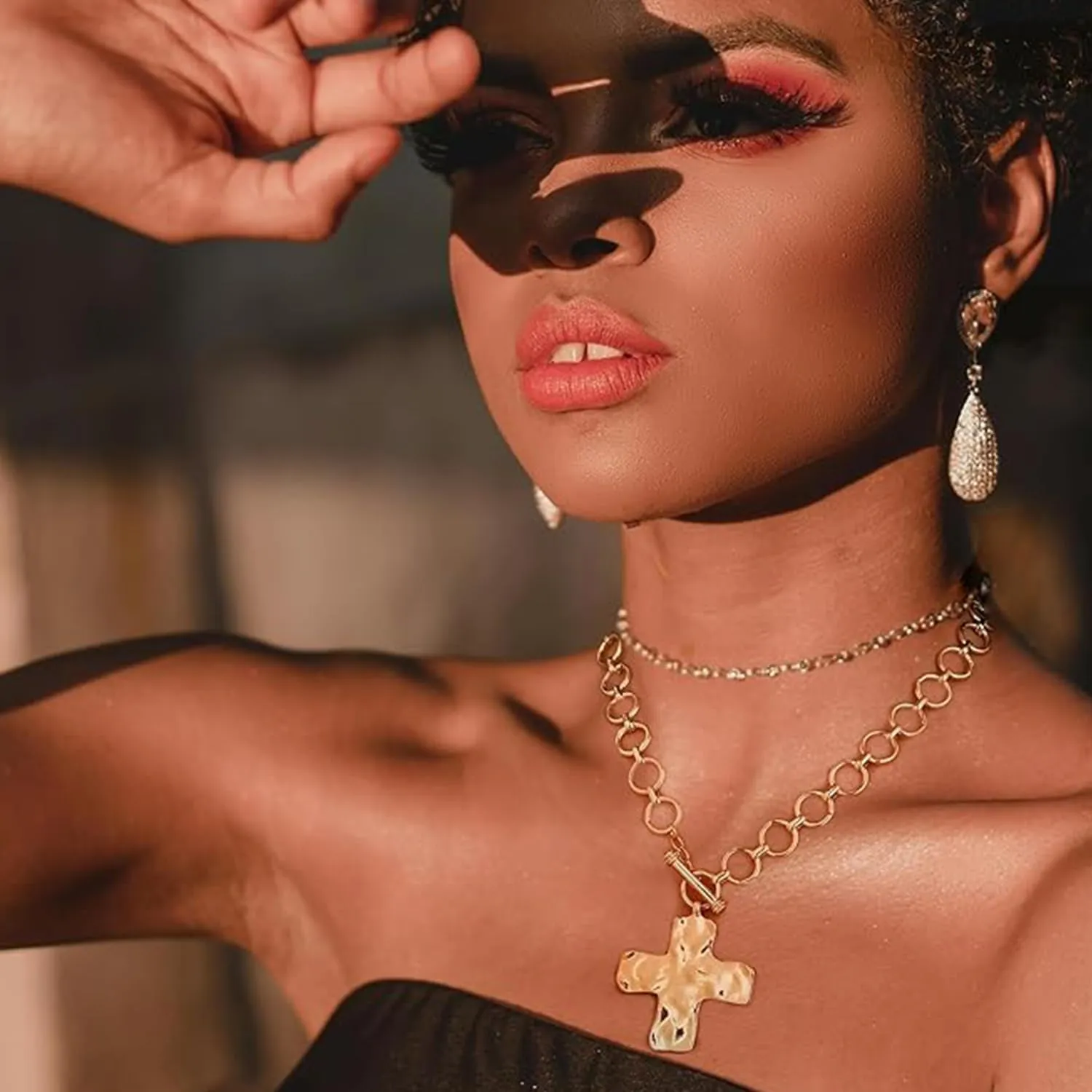 Chunky Cross Pendant Necklace Gold Cross Statement Necklace Chunky Chain Necklaces Vintage Gold Layered Necklaces for Women Men Jewelry