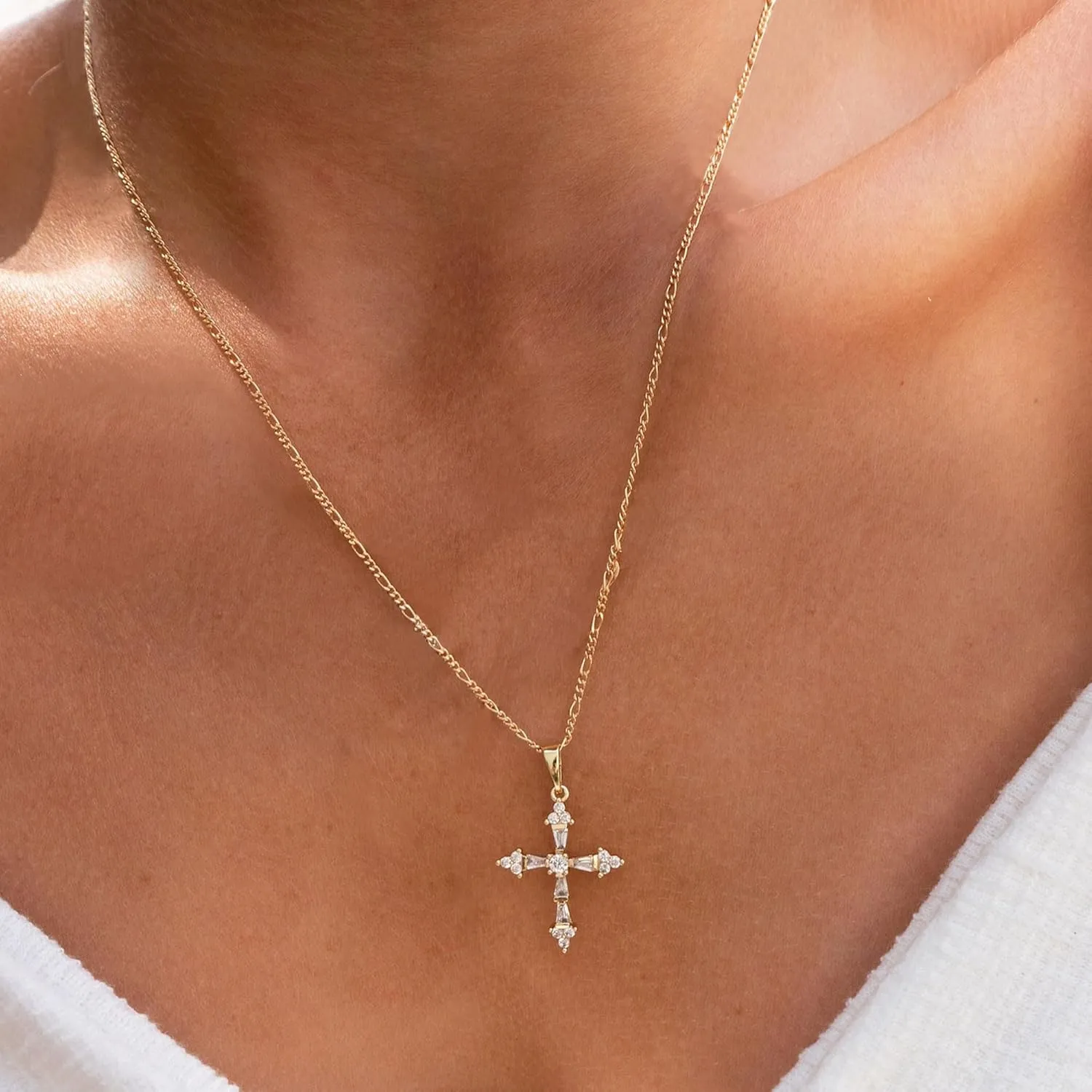 Cross Necklaces for Women, 14k Gold Plated Cross Necklace Cute Cross Peadant Necklace Simple Gold Choker Necklaces for Women Trendy Preppy Gold Jewelry