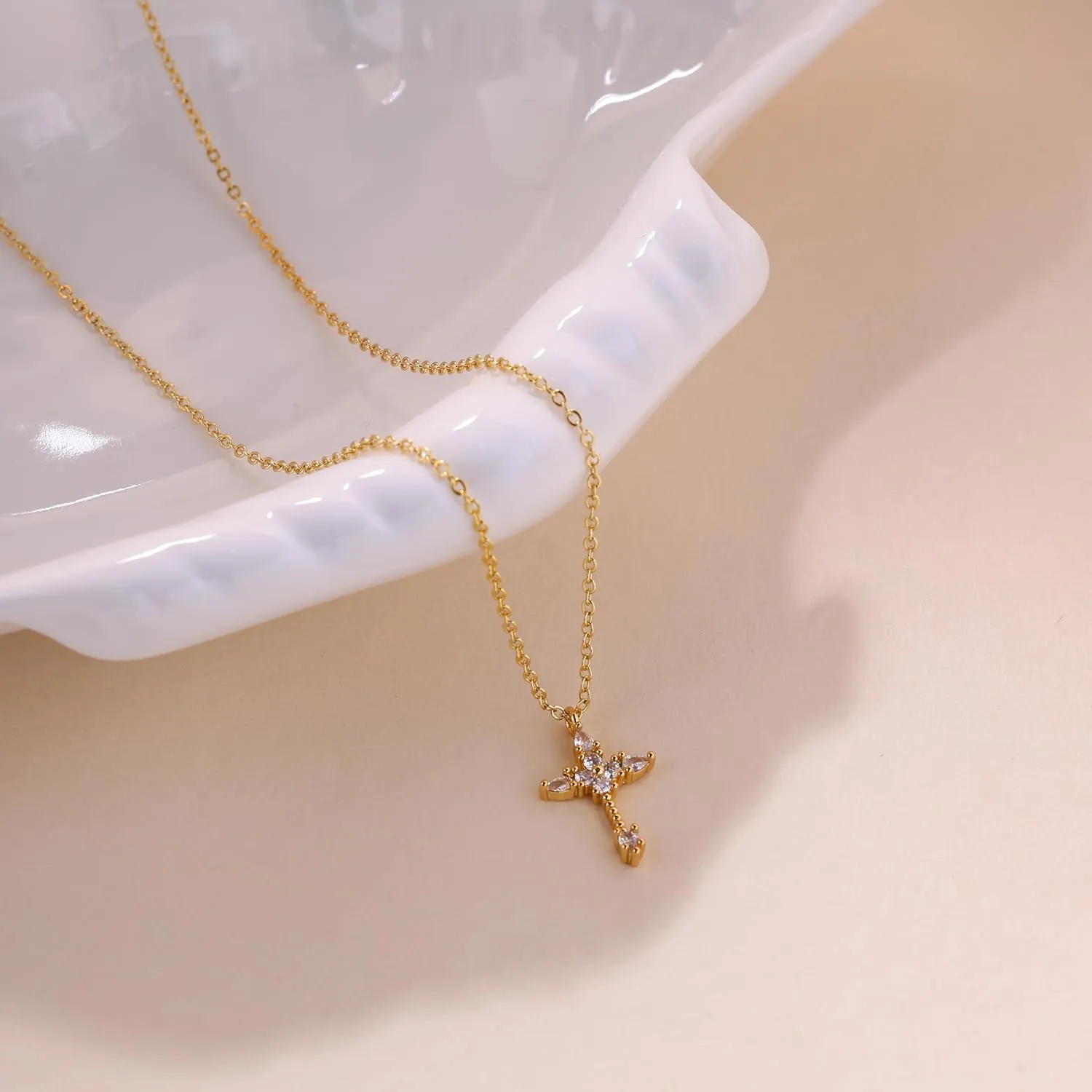 Cross Necklaces for Women, 14k Gold Plated Cross Necklace Cute Cross Peadant Necklace Simple Gold Choker Necklaces for Women Trendy Preppy Gold Jewelry