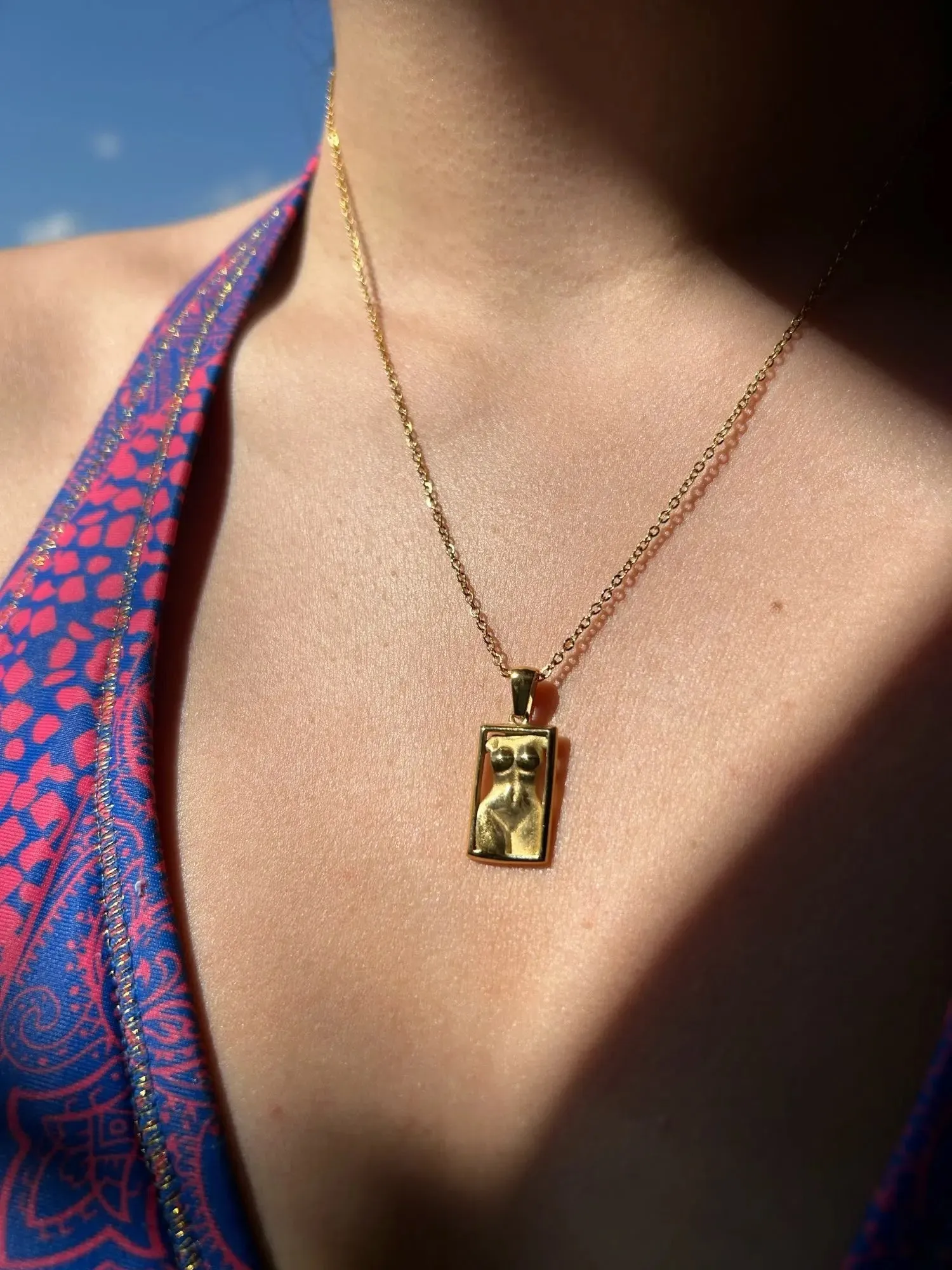 Cuerpo 18k Gold Pendant Necklace