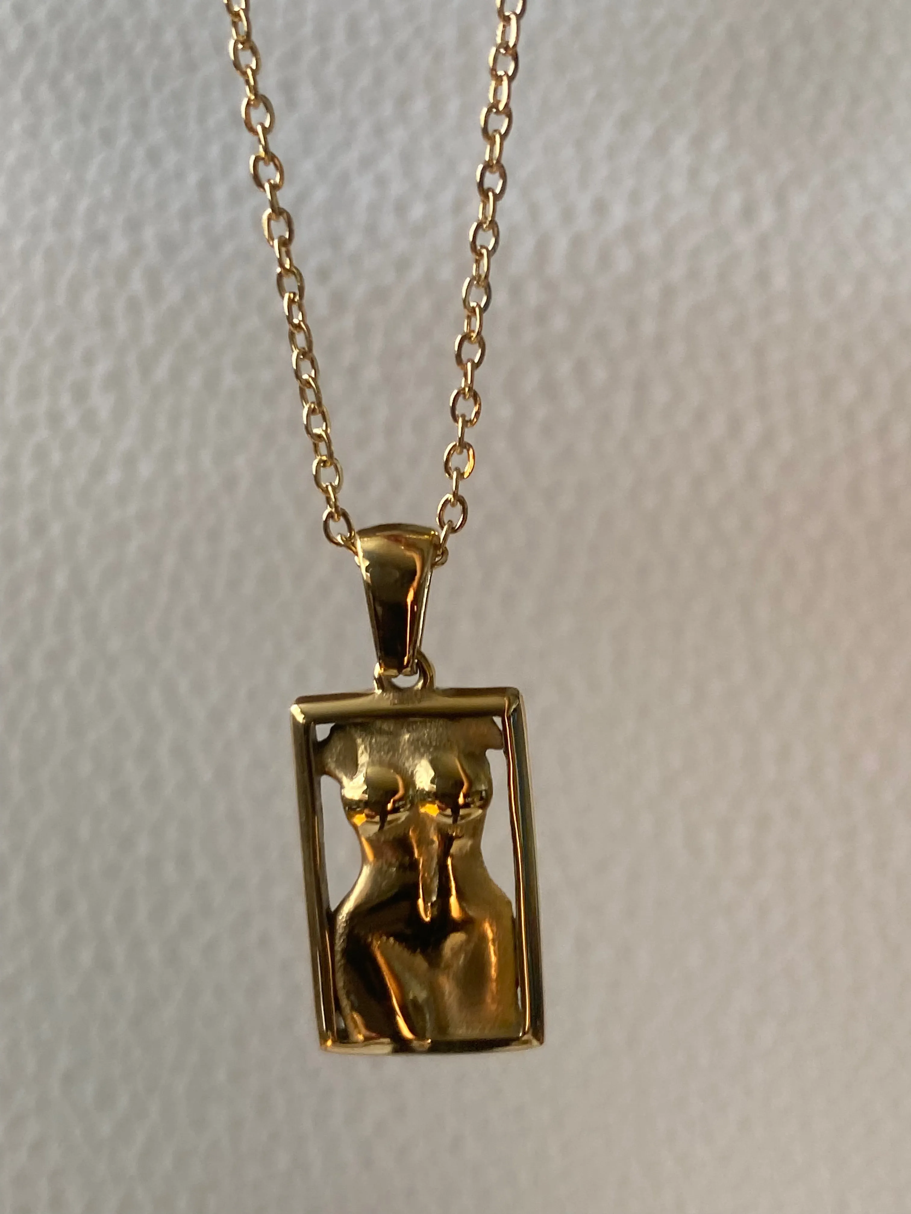 Cuerpo 18k Gold Pendant Necklace
