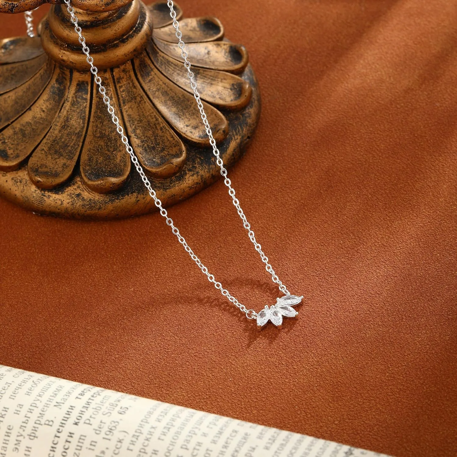 CZ Diamond Pendant Gold Necklace for Women Dainty 14k Gold Plated Choker Necklaces Simple Gold Jewelry Gifts for Women
