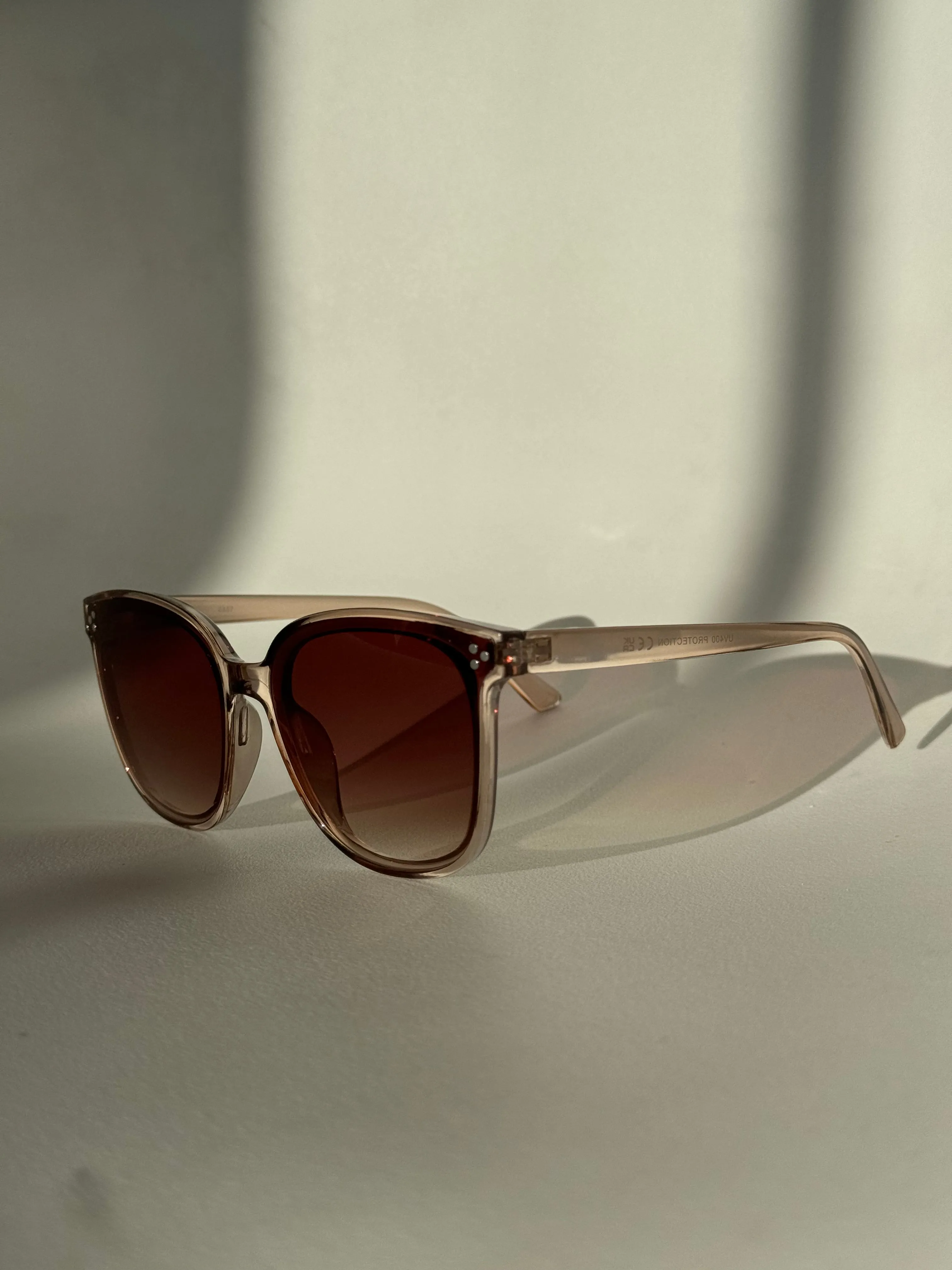 Dave Tri Stud Classic Sunglasses In Coffee