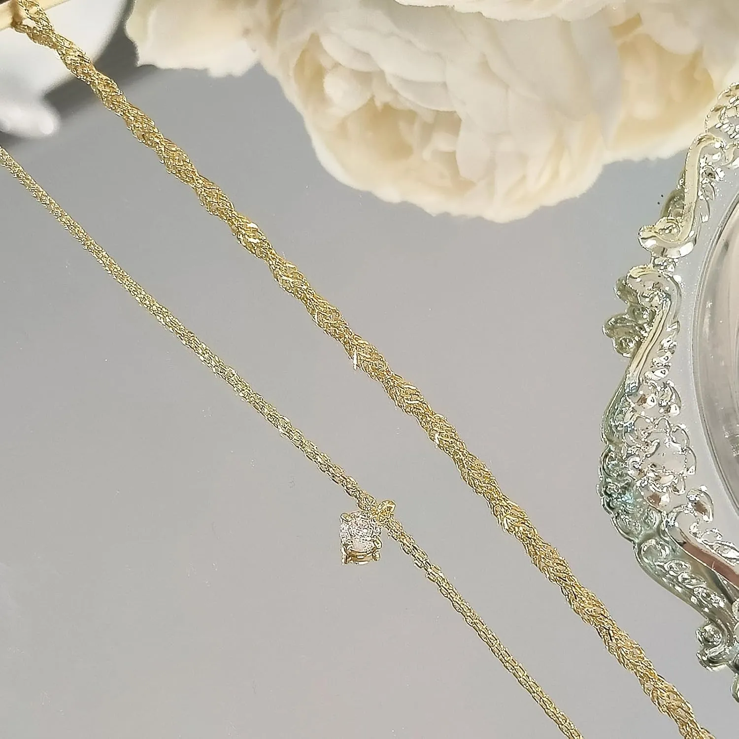 Diamond Pendant Necklace for Women, Dainty Gold Necklace 18k Gold Plated Paperclip Choker Necklaces Cute Open Oval Necklaces Simple Gold Necklace Jewelry Gifts for Women Trendy