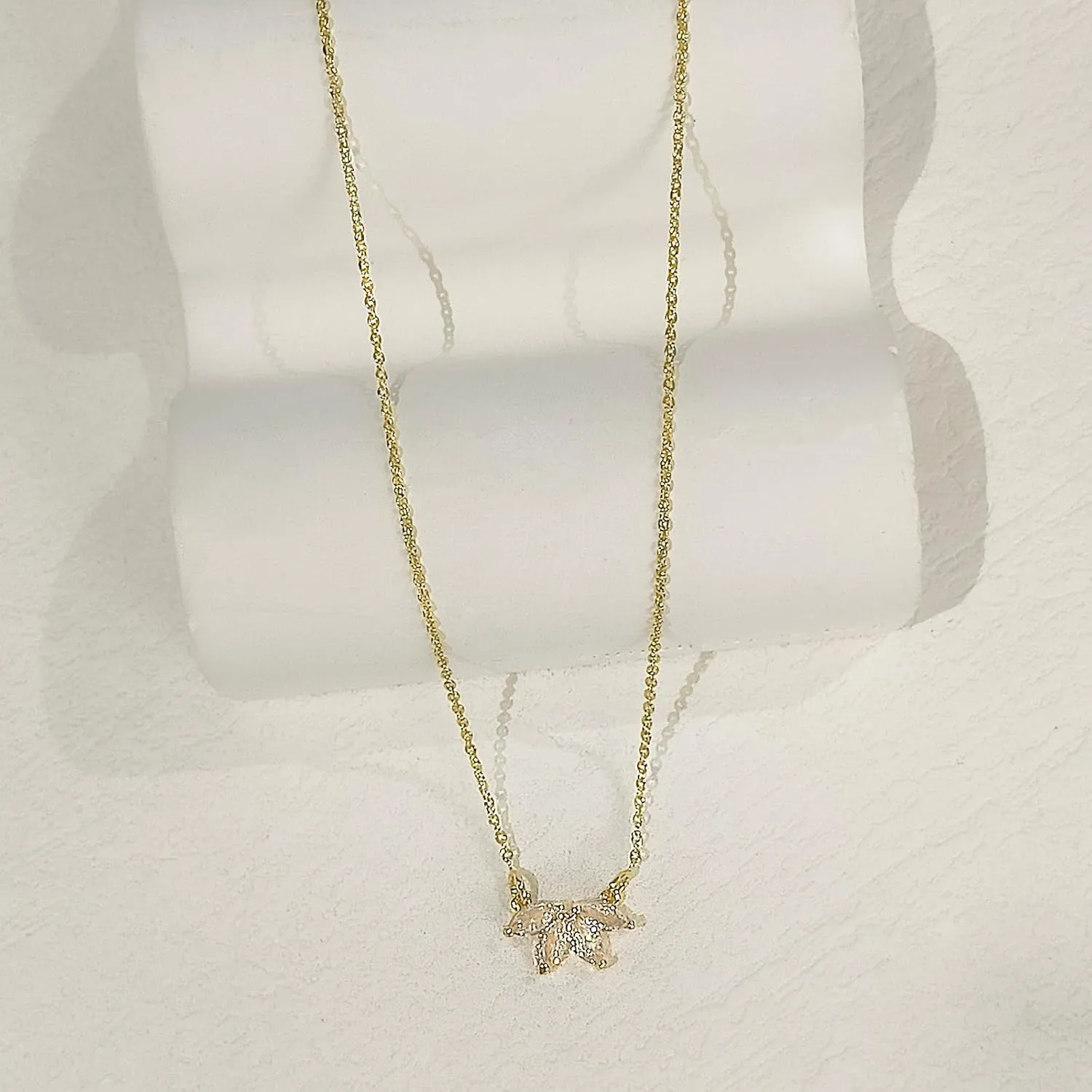 Diamond Pendant Necklace for Women, Dainty Gold Necklace 18k Gold Plated Paperclip Choker Necklaces Cute Open Oval Necklaces Simple Gold Necklace Jewelry Gifts for Women Trendy