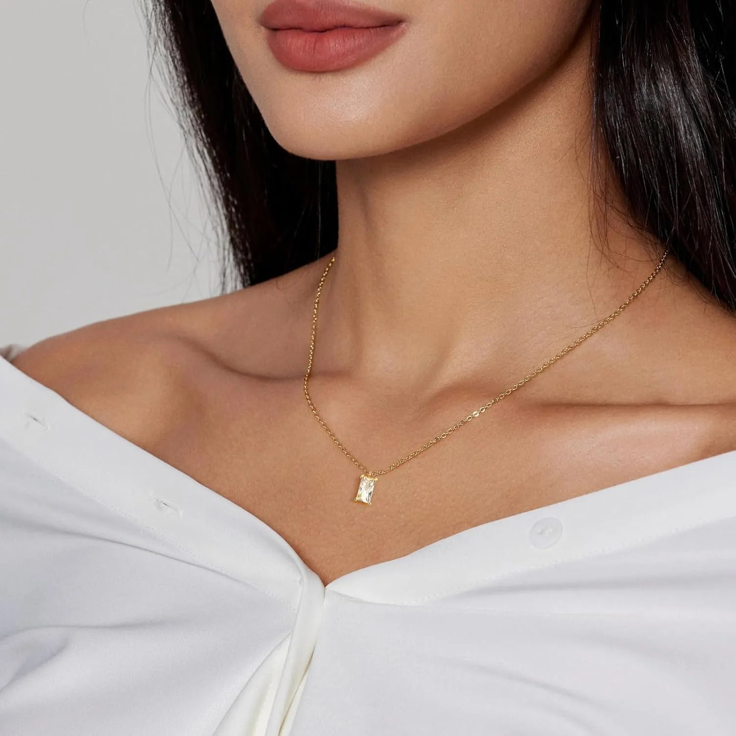 Diamond Pendant Necklace for Women, Dainty Gold Necklace 18k Gold Plated Paperclip Choker Necklaces Cute Open Oval Necklaces Simple Gold Necklace Jewelry Gifts for Women Trendy