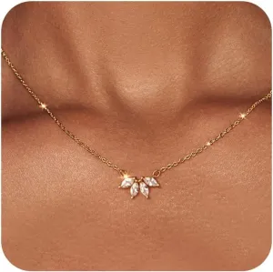 Diamond Pendant Necklace for Women, Dainty Gold Necklace 18k Gold Plated Paperclip Choker Necklaces Cute Open Oval Necklaces Simple Gold Necklace Jewelry Gifts for Women Trendy