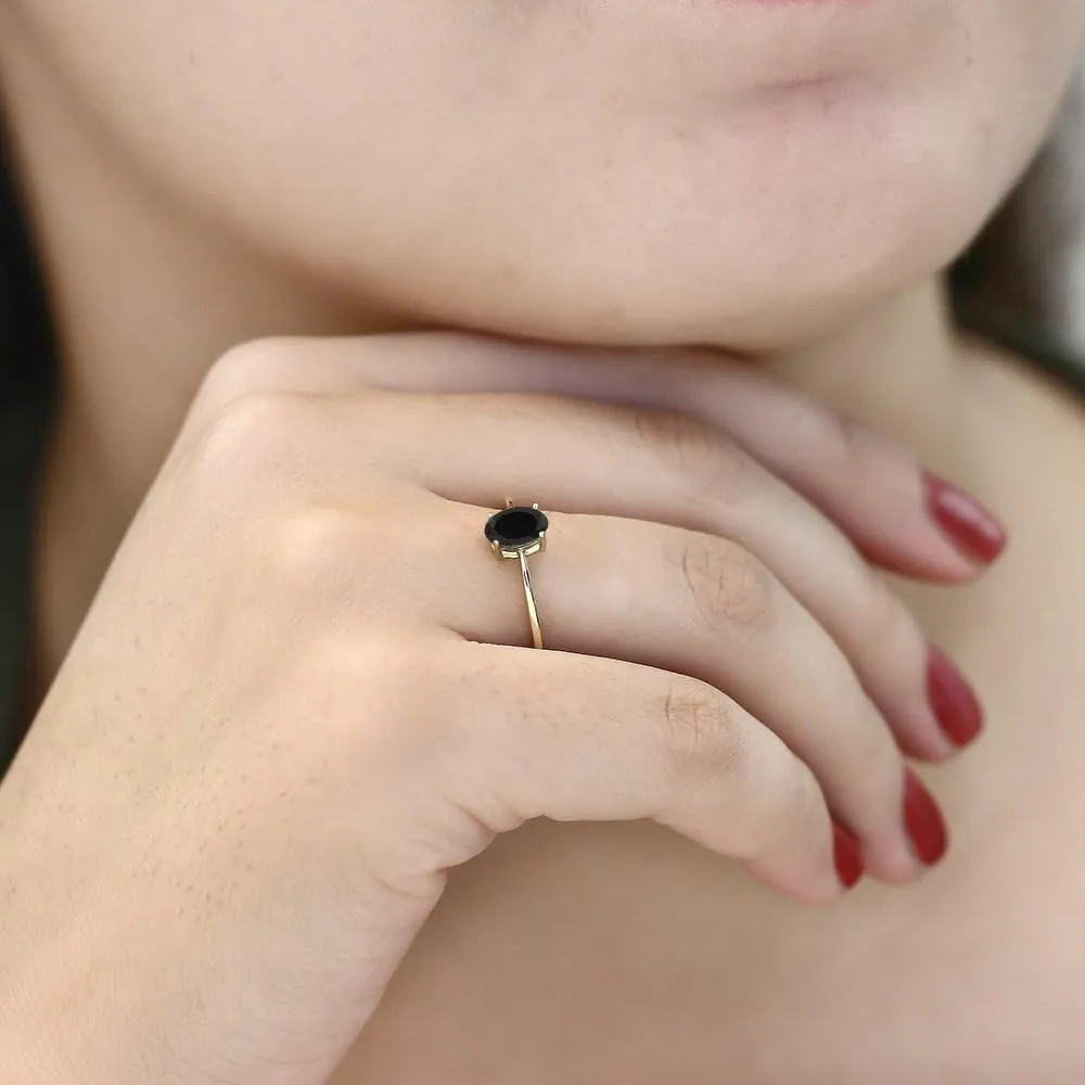 Gem Stone King 10K Yellow Gold Black Onyx Solitaire Engagement Ring For Women | 0.80 Cttw | Oval 7X5MM | Gemstone December Birthstone | Wedding Anniversary Promise Ring For Women
