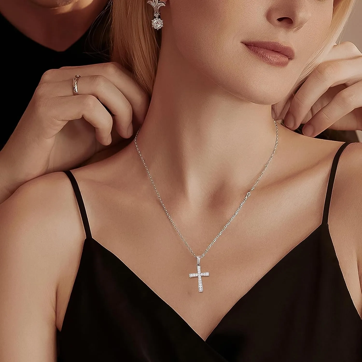 Gold Cross Necklace for Women Diamond Necklace for Women Sparkling Cubic Zirconia Pendant 18K Gold Plated Cross Pendant Religious Jewelry with Diamond Birthday Gift Christian Gifts for Her