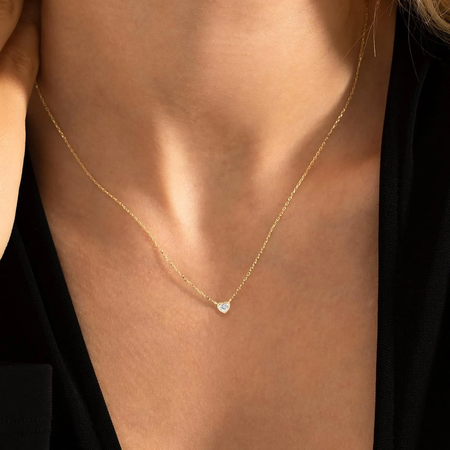 Gold Necklace for Women,Dainty Gold Heart Pendant Necklace 14K Gold Plated Choker Necklace Simple Small Gold Necklace Cute Necklaces for Women Trendy Necklaces Gold Jewelry Gifts