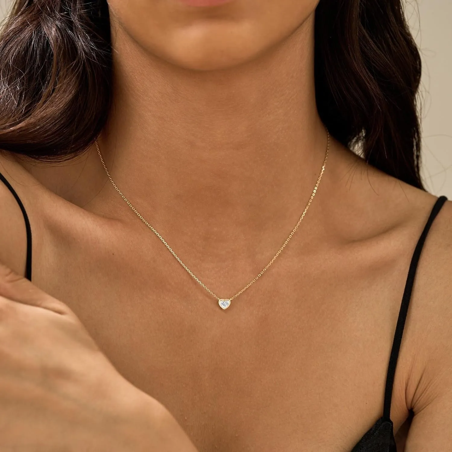 Gold Necklace for Women,Dainty Gold Heart Pendant Necklace 14K Gold Plated Choker Necklace Simple Small Gold Necklace Cute Necklaces for Women Trendy Necklaces Gold Jewelry Gifts