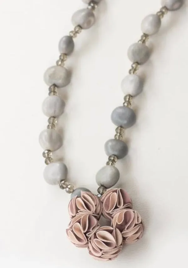 Handmade Alvellana Flower Necklace