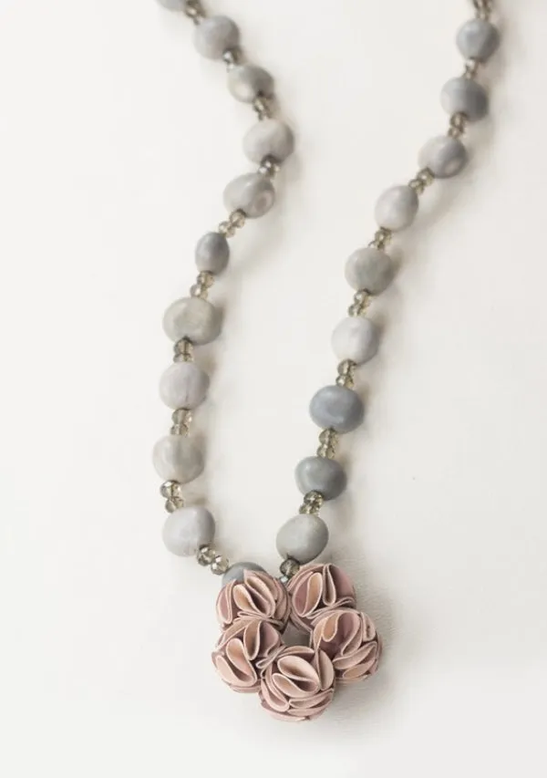 Handmade Alvellana Flower Necklace