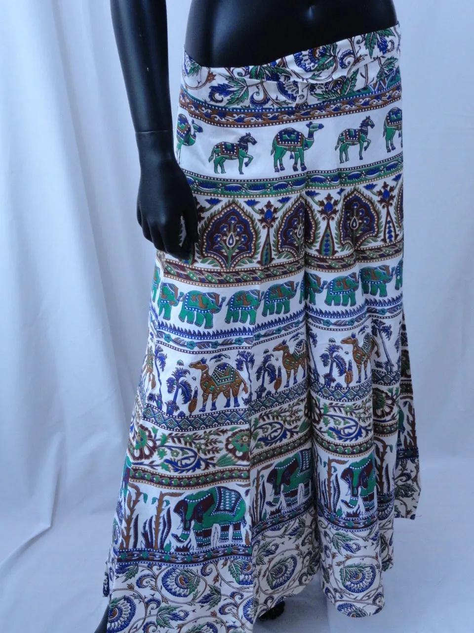 Indian boho, wraparound skirt. Cotton batik skirt. Maxi, long, black,, white, green. Artikrti.