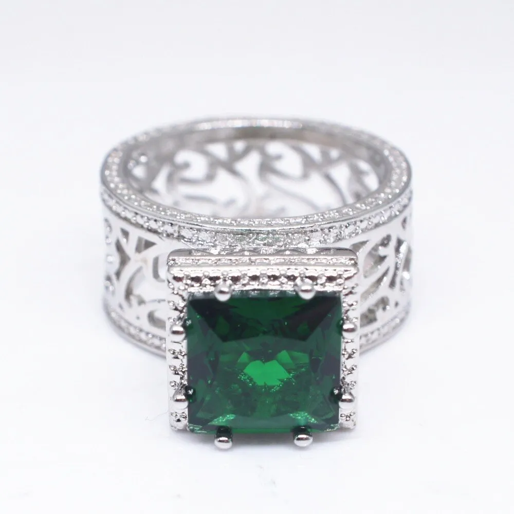 Intricate Swirls Patterned Green Stone Ring