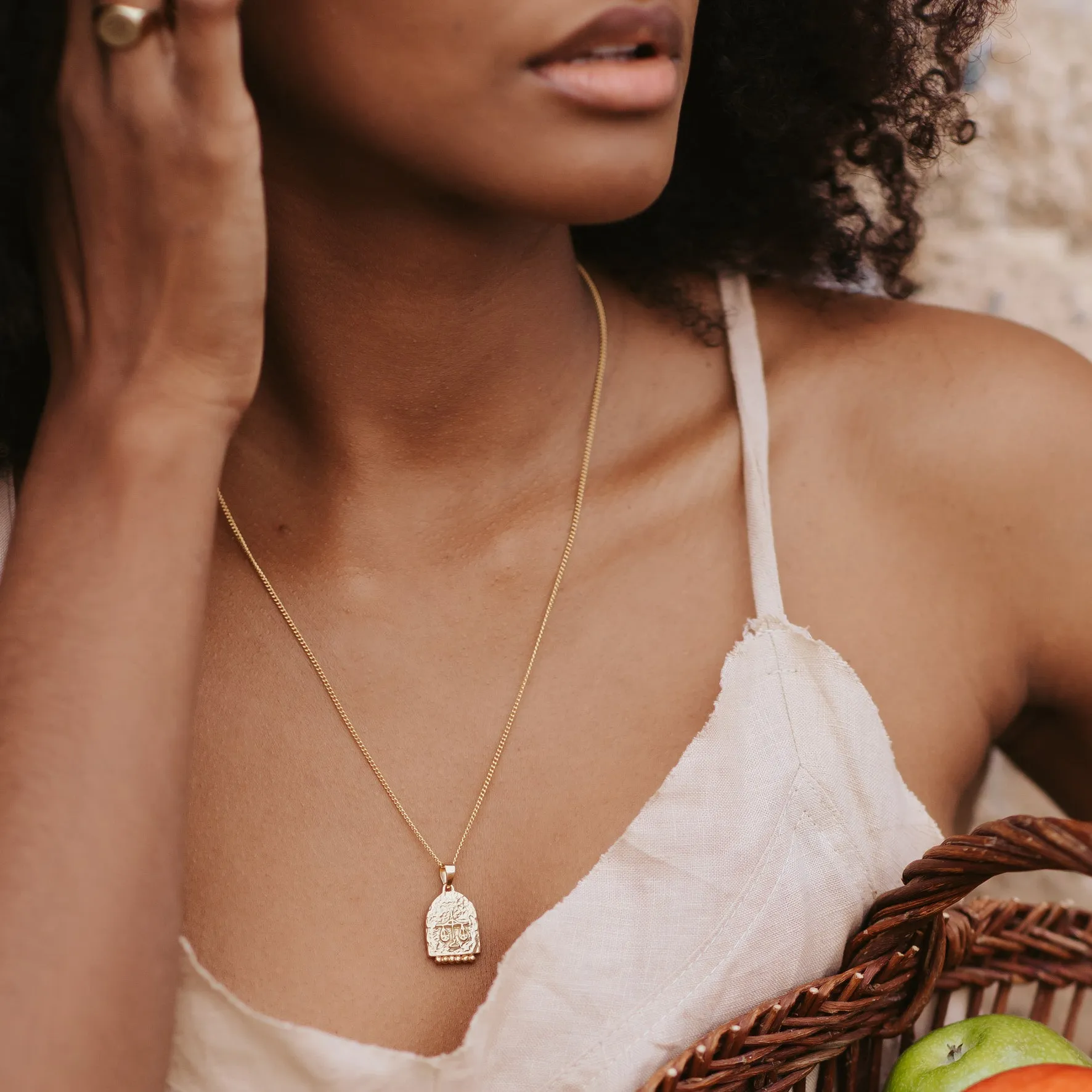 LIBRA ZODIAC NECKLACE - GOLD