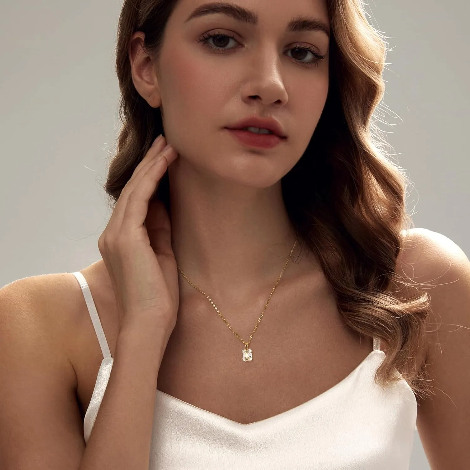 Luxval Diamond Pendant Gold Necklace for Women??Dainty 18k Gold Plated Choker Necklaces Simple Gold Jewelry Gifts for Women Girls