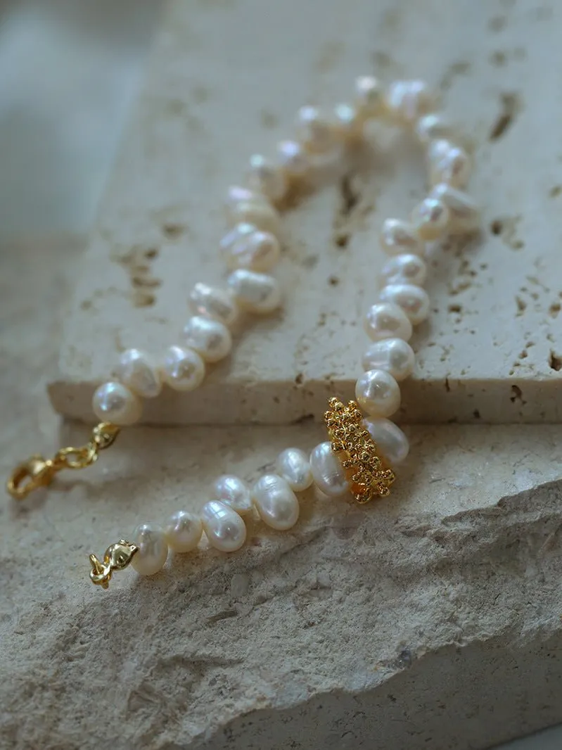 Minimalist Staggered Pearl Bracelet
