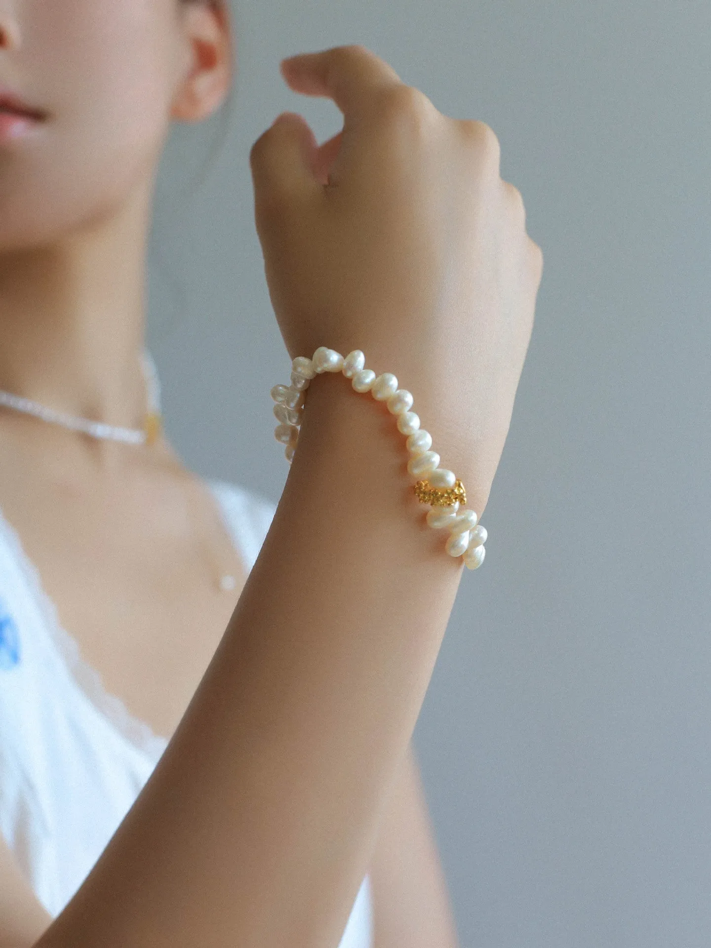Minimalist Staggered Pearl Bracelet