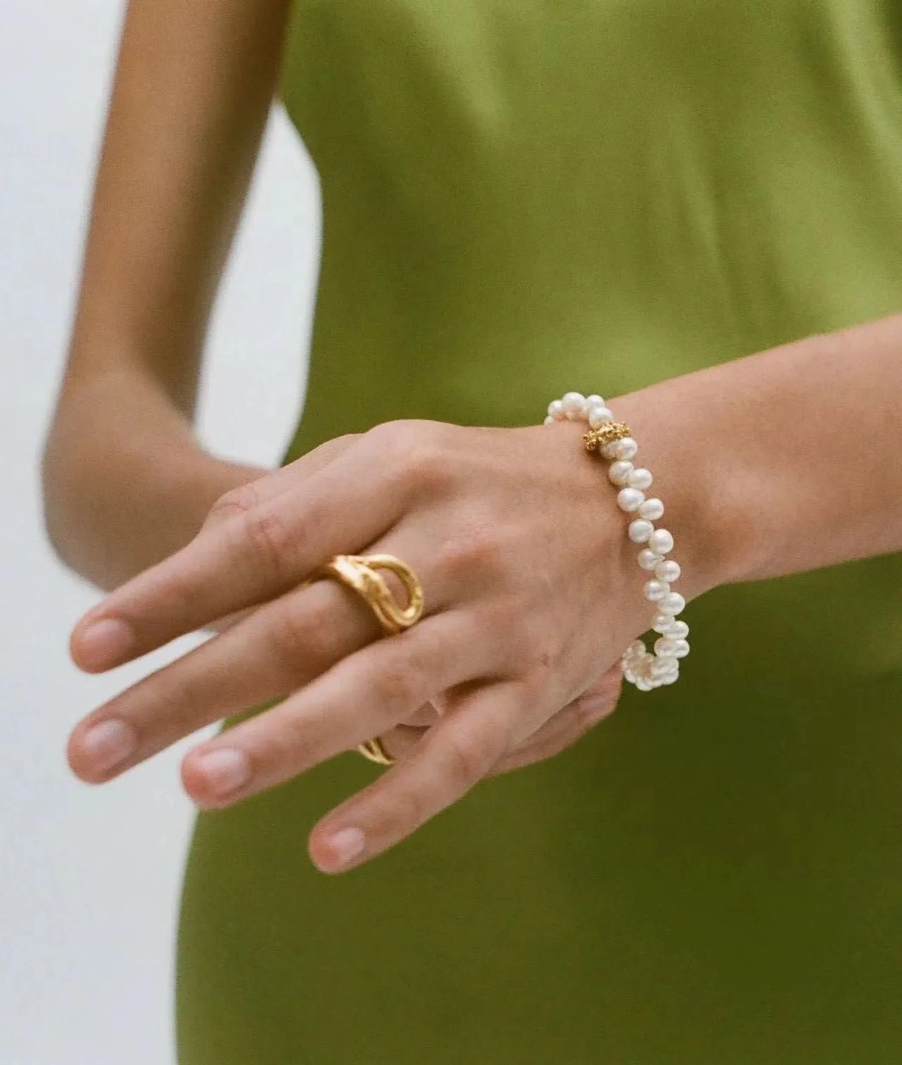 Minimalist Staggered Pearl Bracelet