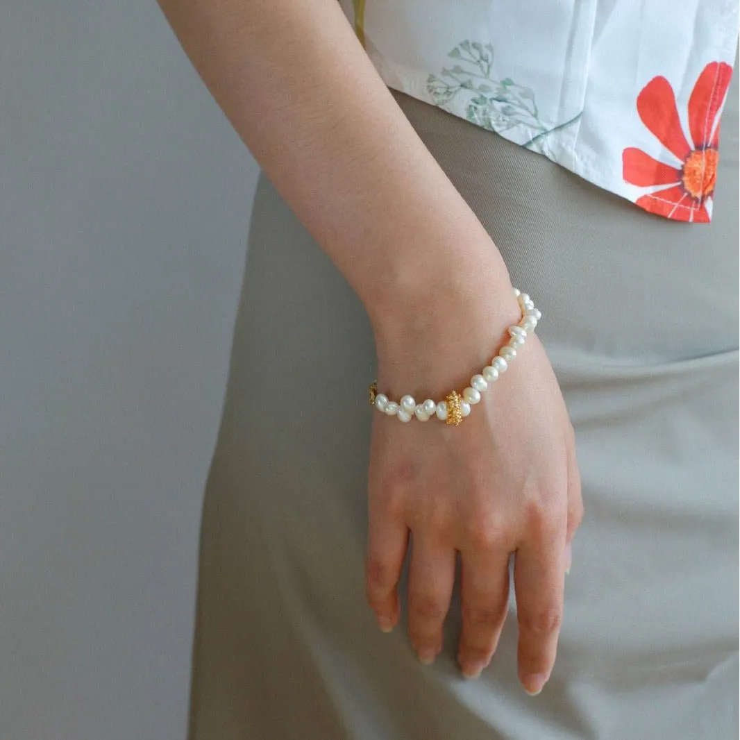 Minimalist Staggered Pearl Bracelet