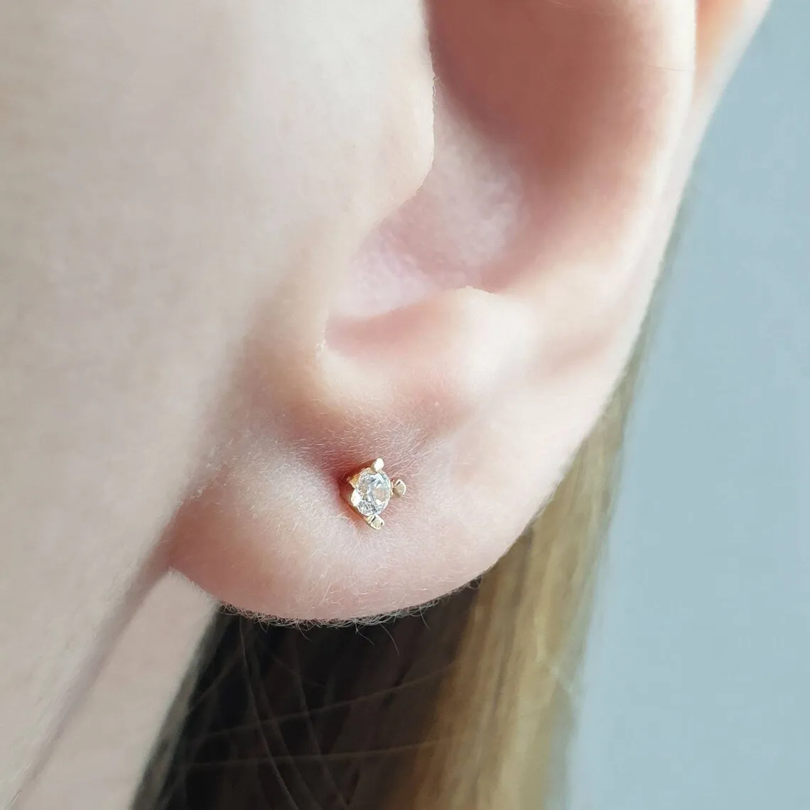 Natural diamond stud earrings