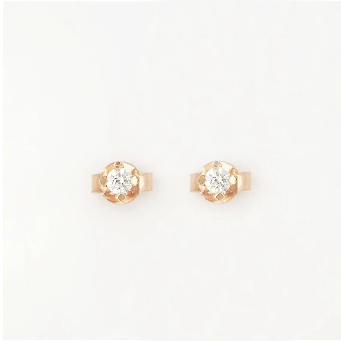Natural diamond stud earrings