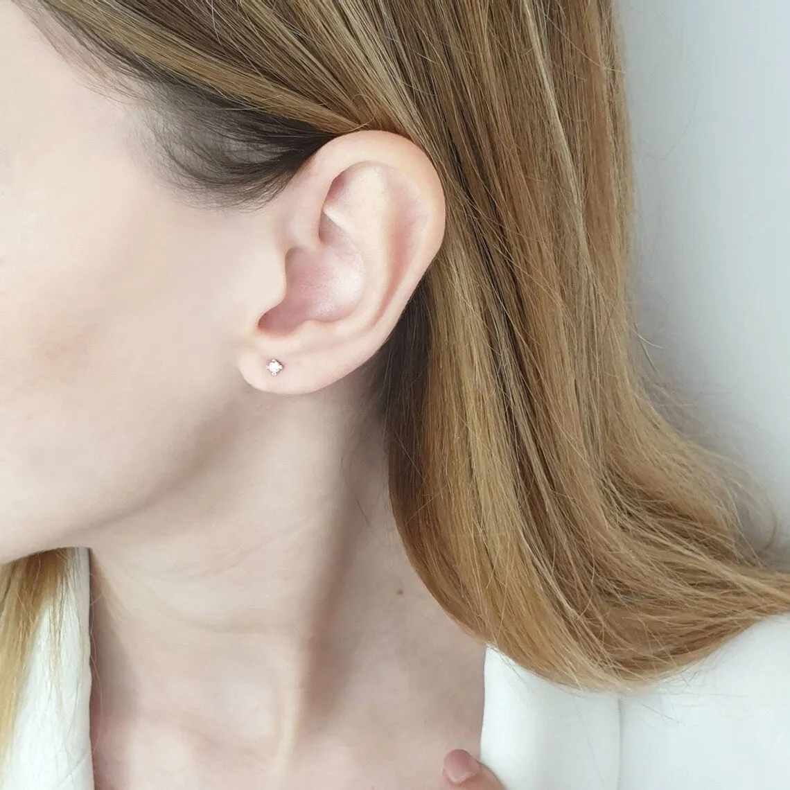 Natural diamond stud earrings