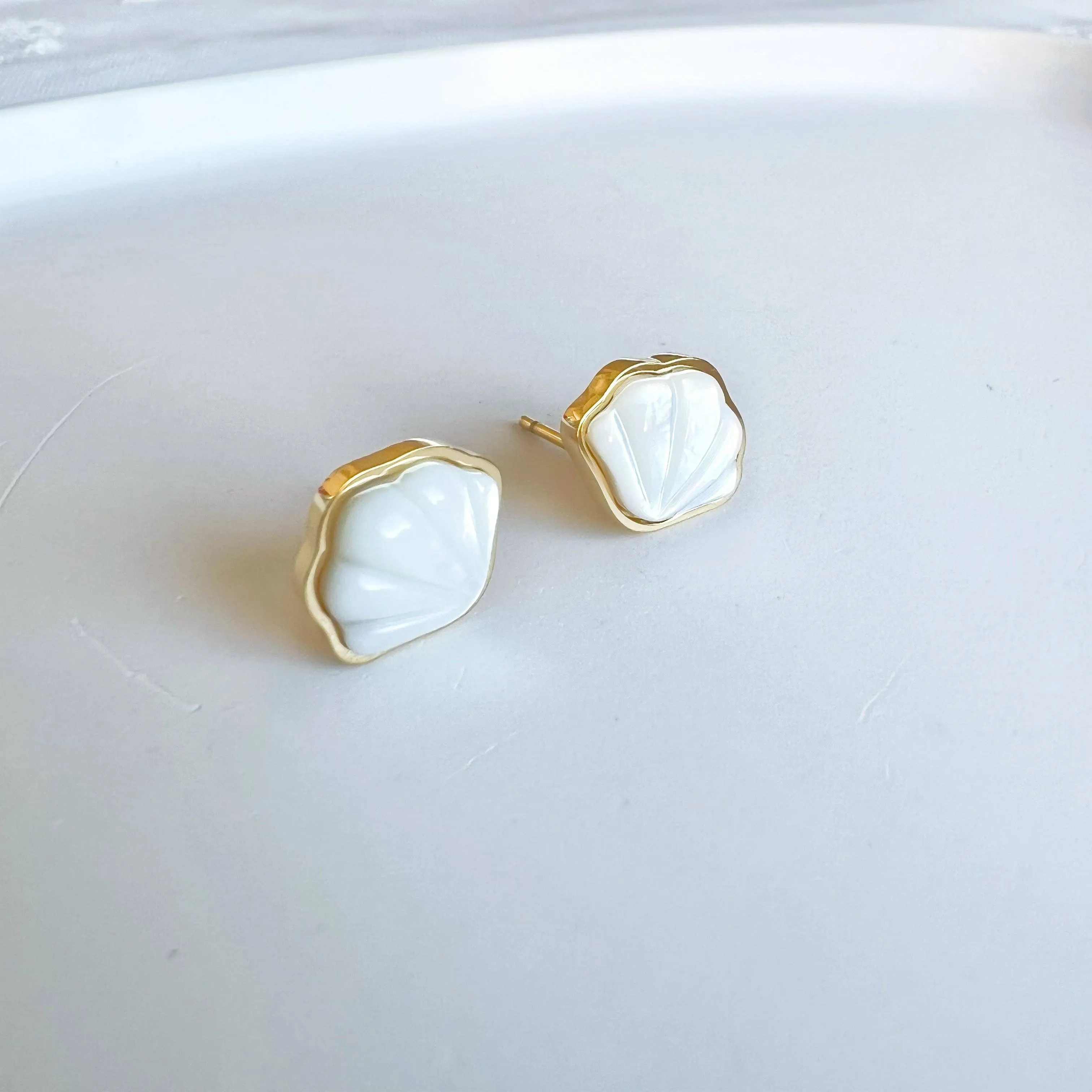 Ninaouity Seashell Shape Stud Earrings