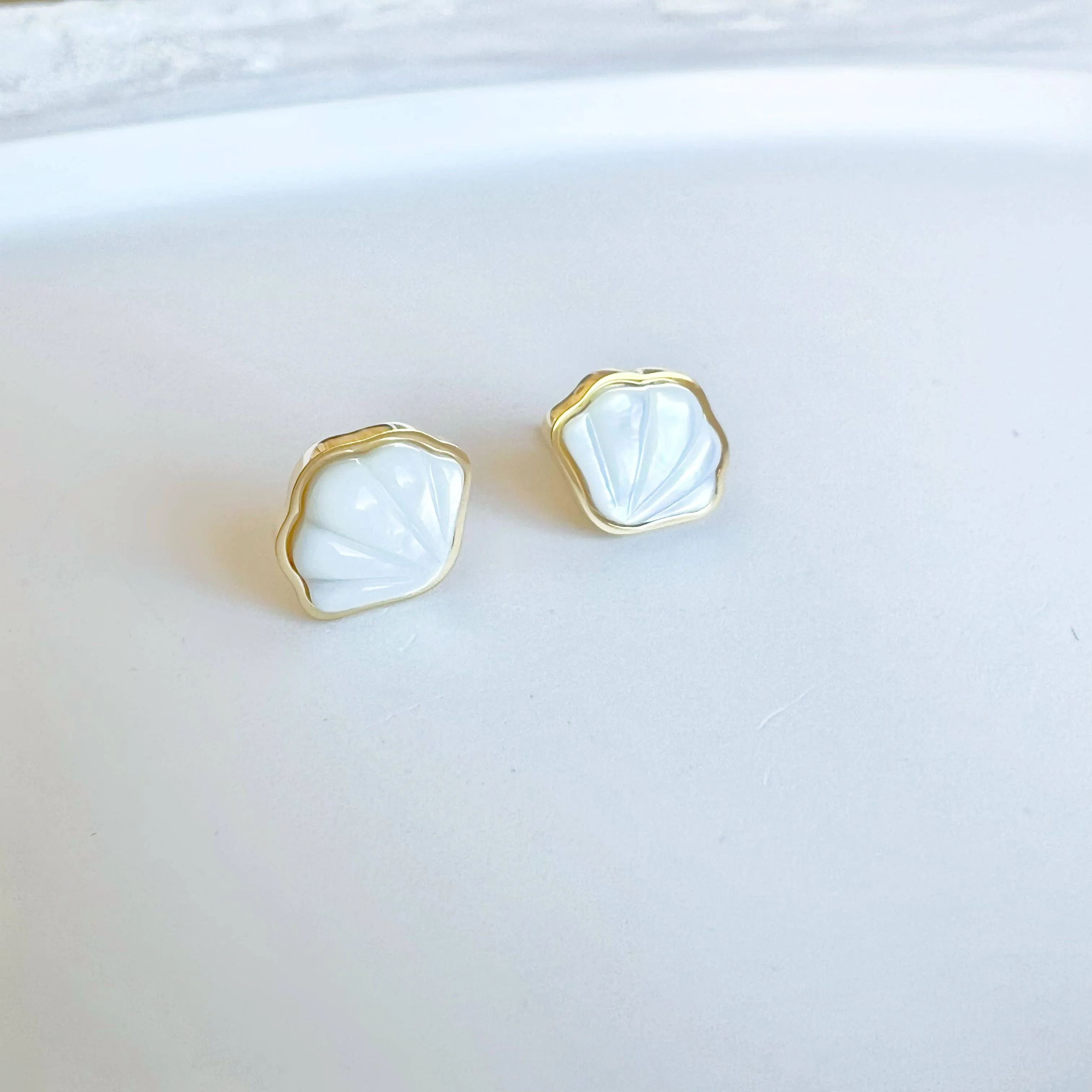 Ninaouity Seashell Shape Stud Earrings