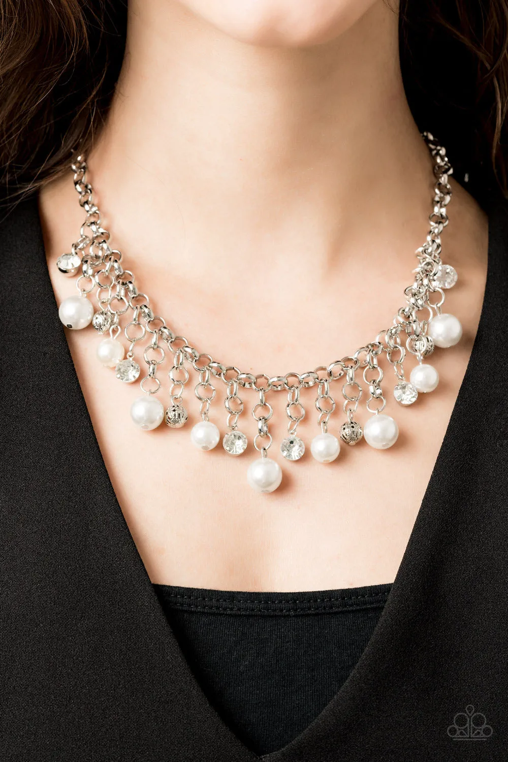 Paparazzi HEIR-Headed - White Necklace
