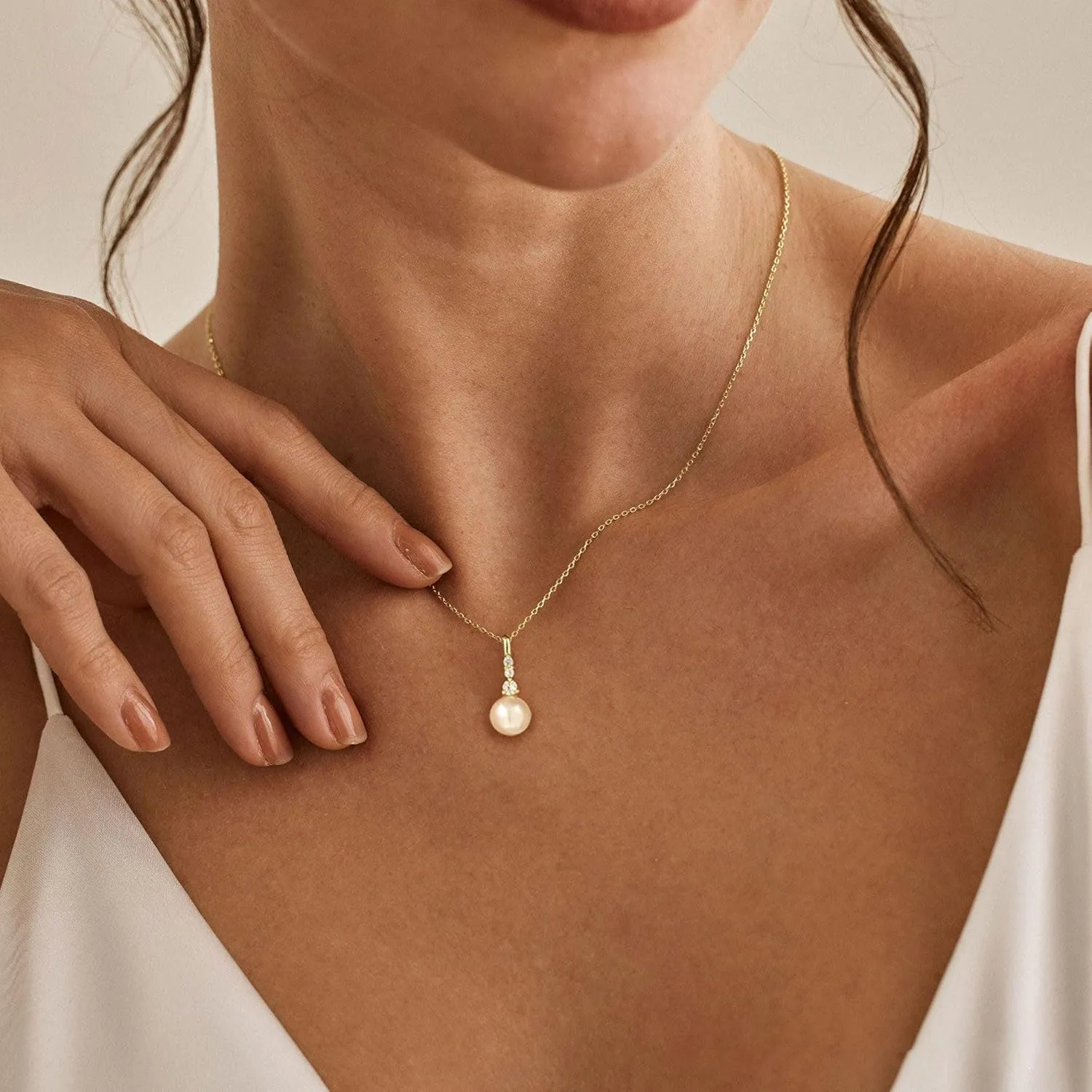 Pearl Necklaces for Women, Dainty Gold Necklace 14K Gold Plated Charm CZ Pearl Pendant Necklace Simple Gold Pearl Choker Necklaces for Women Trendy Wedding Womens Jewelry