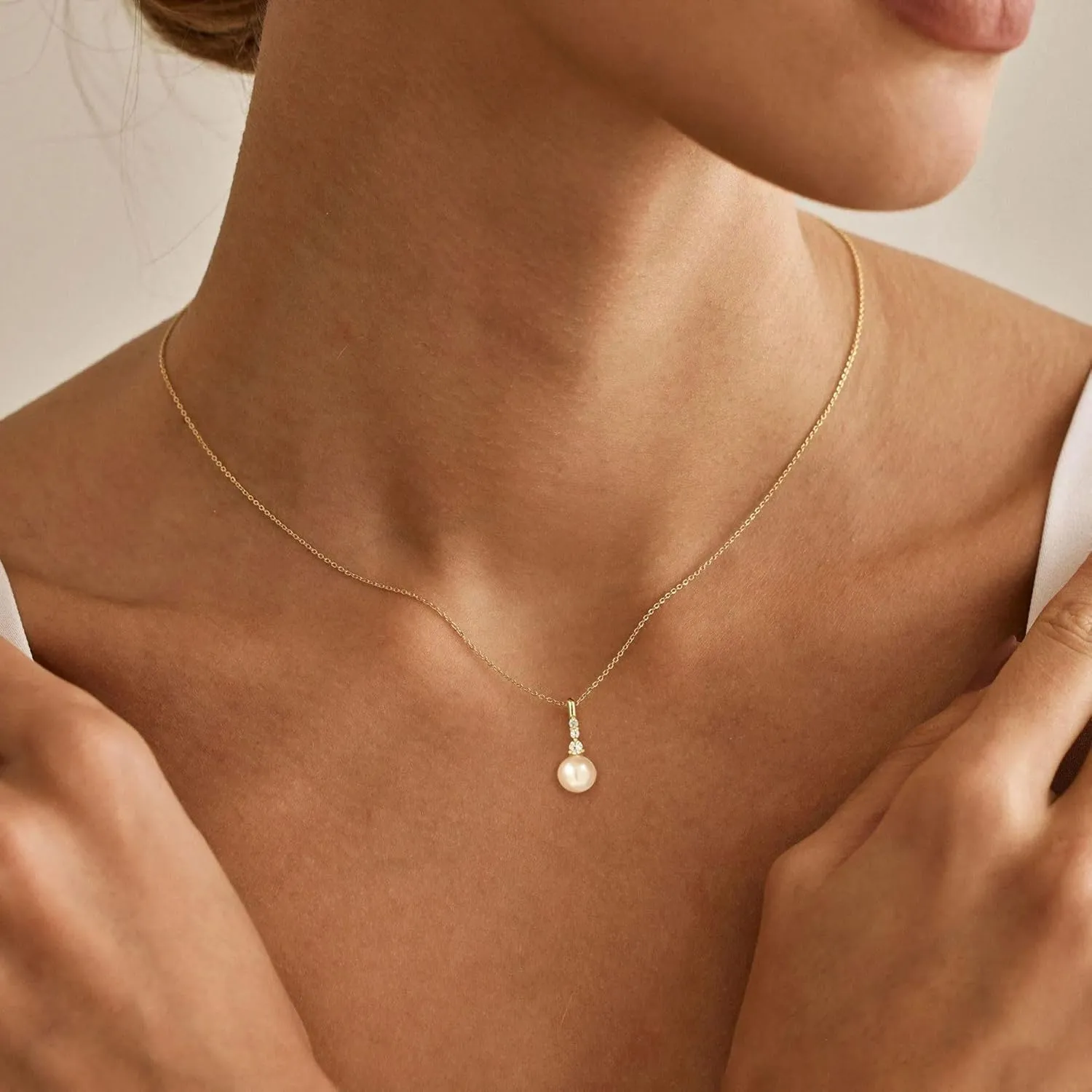 Pearl Necklaces for Women, Dainty Gold Necklace 14K Gold Plated Charm CZ Pearl Pendant Necklace Simple Gold Pearl Choker Necklaces for Women Trendy Wedding Womens Jewelry