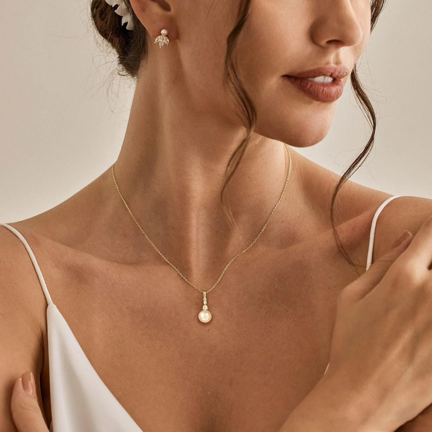 Pearl Necklaces for Women, Dainty Gold Necklace 14K Gold Plated Charm CZ Pearl Pendant Necklace Simple Gold Pearl Choker Necklaces for Women Trendy Wedding Womens Jewelry