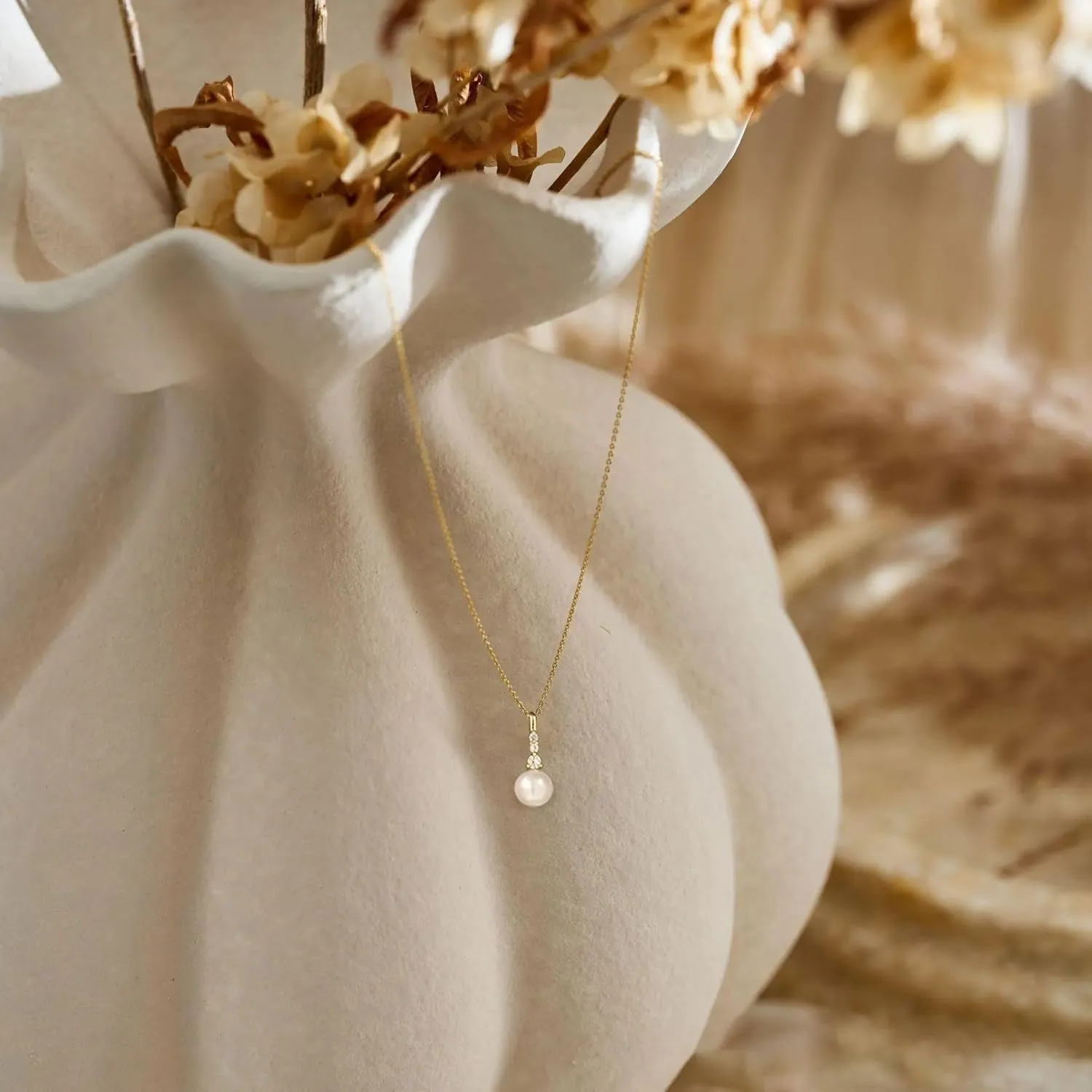Pearl Necklaces for Women, Dainty Gold Necklace 14K Gold Plated Charm CZ Pearl Pendant Necklace Simple Gold Pearl Choker Necklaces for Women Trendy Wedding Womens Jewelry