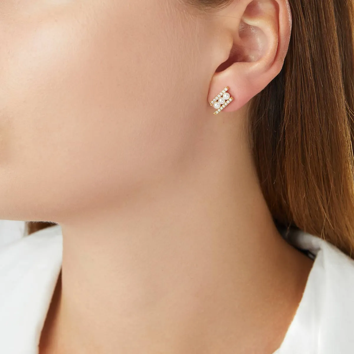 Sleek 18K Gold Pearl and Diamond Row Stud Earrings