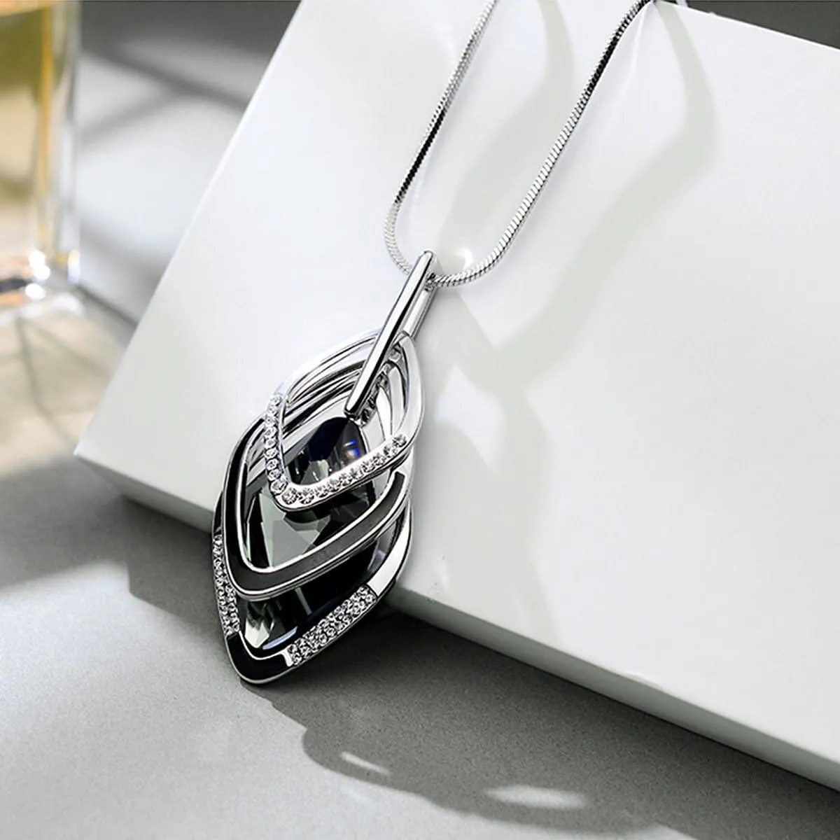 Solid Long Sweater Necklaces for Women Elegant Triple Stack Cubic Zirconia Pendant Rhombic Rhinestone Pendant Y Necklaces Fashion Jewelry??