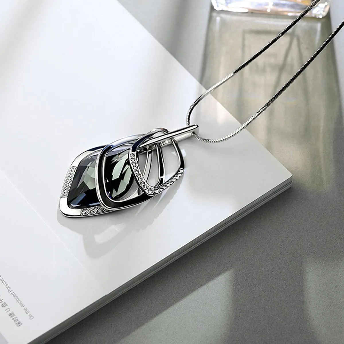 Solid Long Sweater Necklaces for Women Elegant Triple Stack Cubic Zirconia Pendant Rhombic Rhinestone Pendant Y Necklaces Fashion Jewelry??