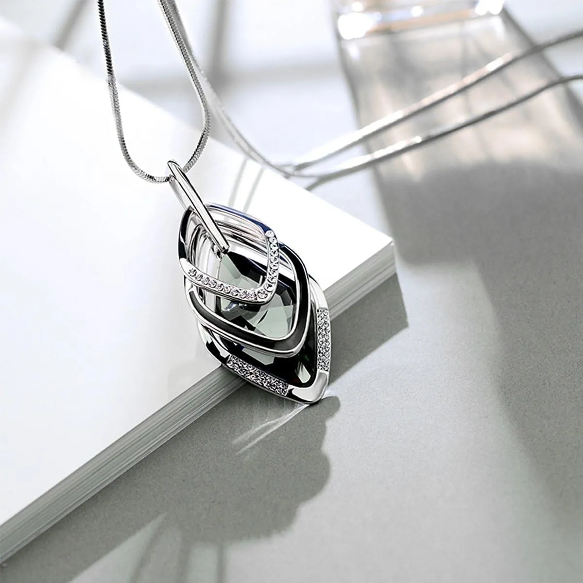 Solid Long Sweater Necklaces for Women Elegant Triple Stack Cubic Zirconia Pendant Rhombic Rhinestone Pendant Y Necklaces Fashion Jewelry??