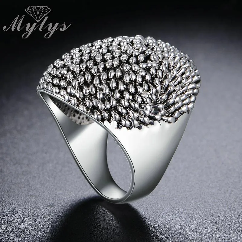 Trendy Black Retro Vintage Theatrical Design Big Ring