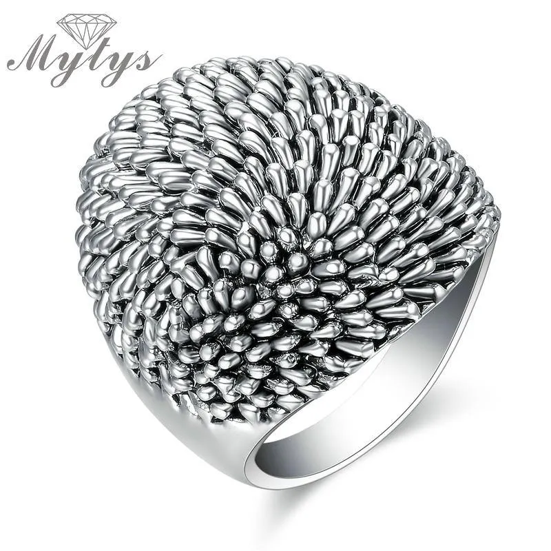 Trendy Black Retro Vintage Theatrical Design Big Ring