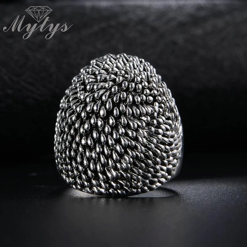 Trendy Black Retro Vintage Theatrical Design Big Ring