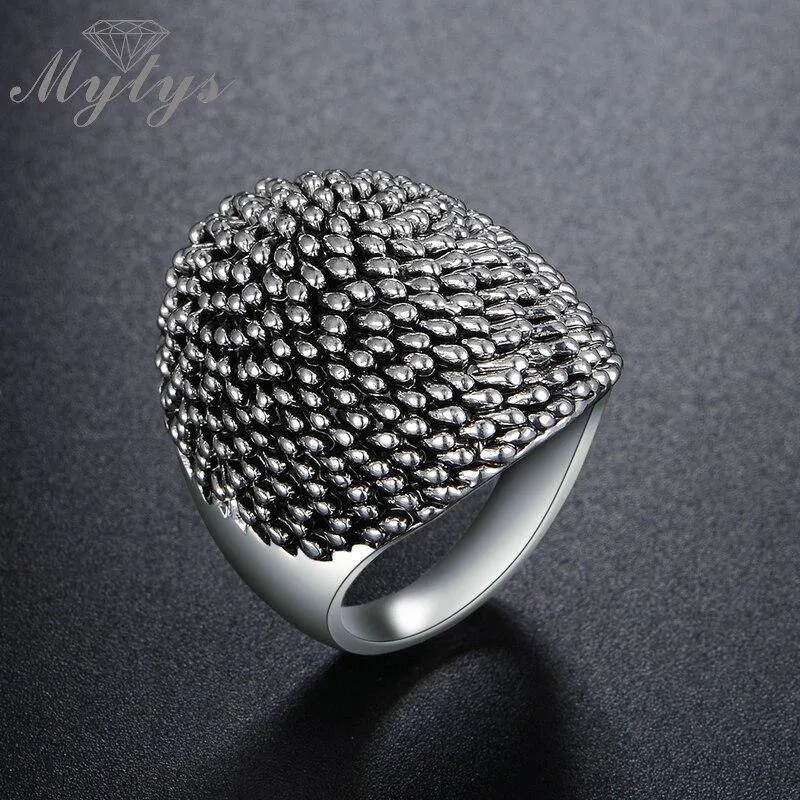 Trendy Black Retro Vintage Theatrical Design Big Ring