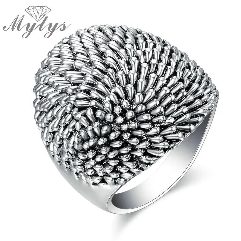 Trendy Black Retro Vintage Theatrical Design Big Ring
